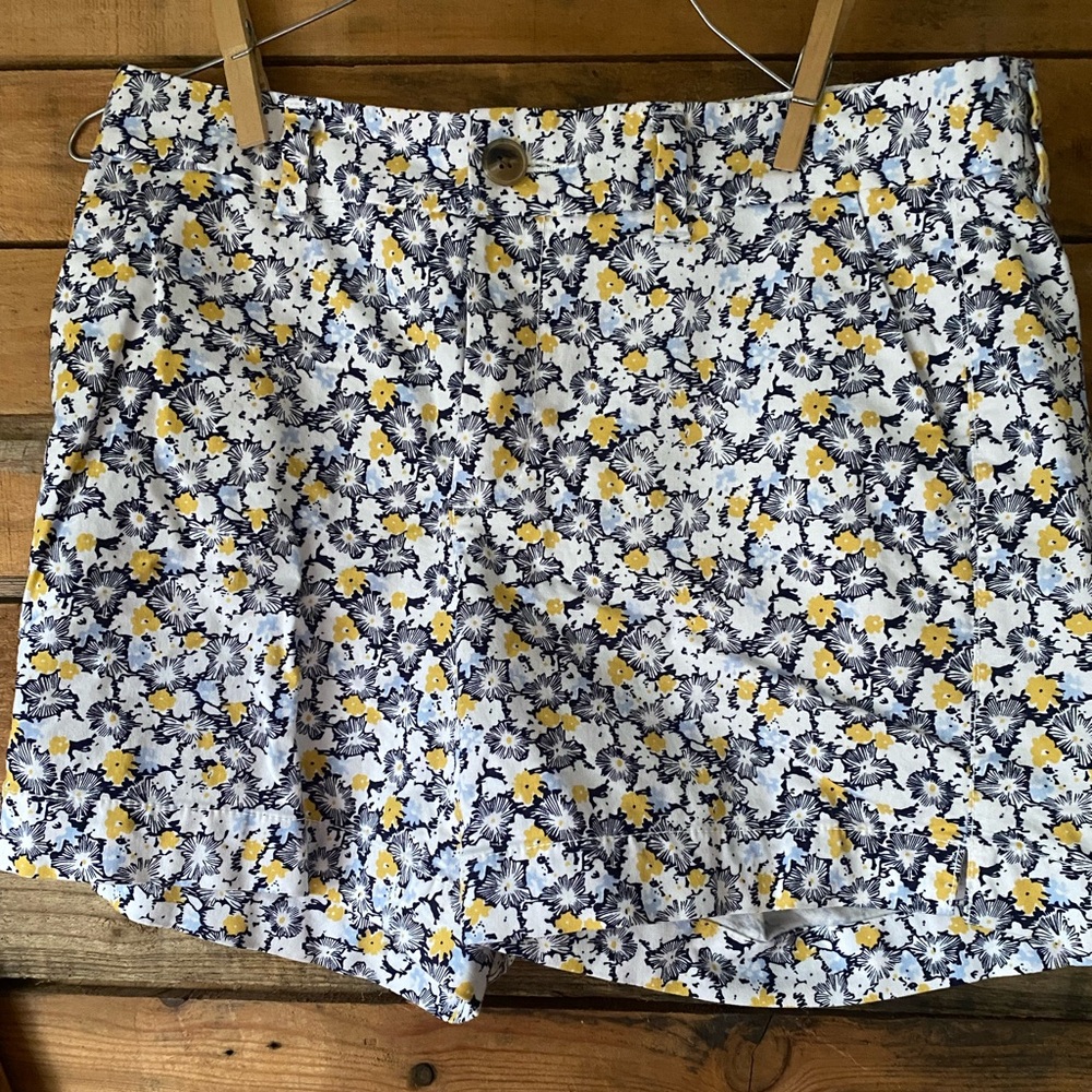 OLD NAVY shorts. Size 6. White blue, yellow, and white.  Great for the summer.
